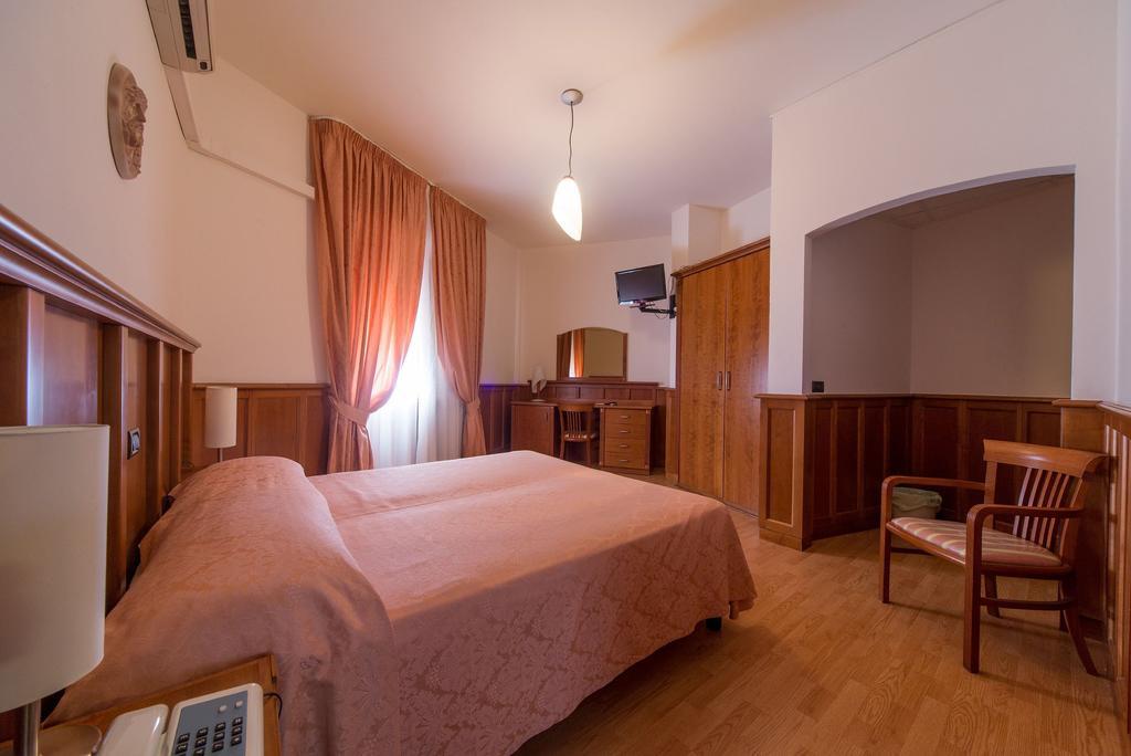Fara San Martino Hotel Del Camerlengo חדר תמונה
