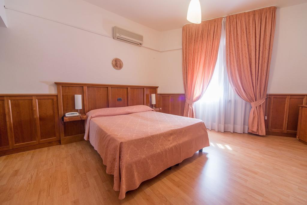 Fara San Martino Hotel Del Camerlengo חדר תמונה